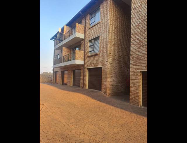 2 BEDROOM APARTMENT FOR SALE IN FLORIDA PARK